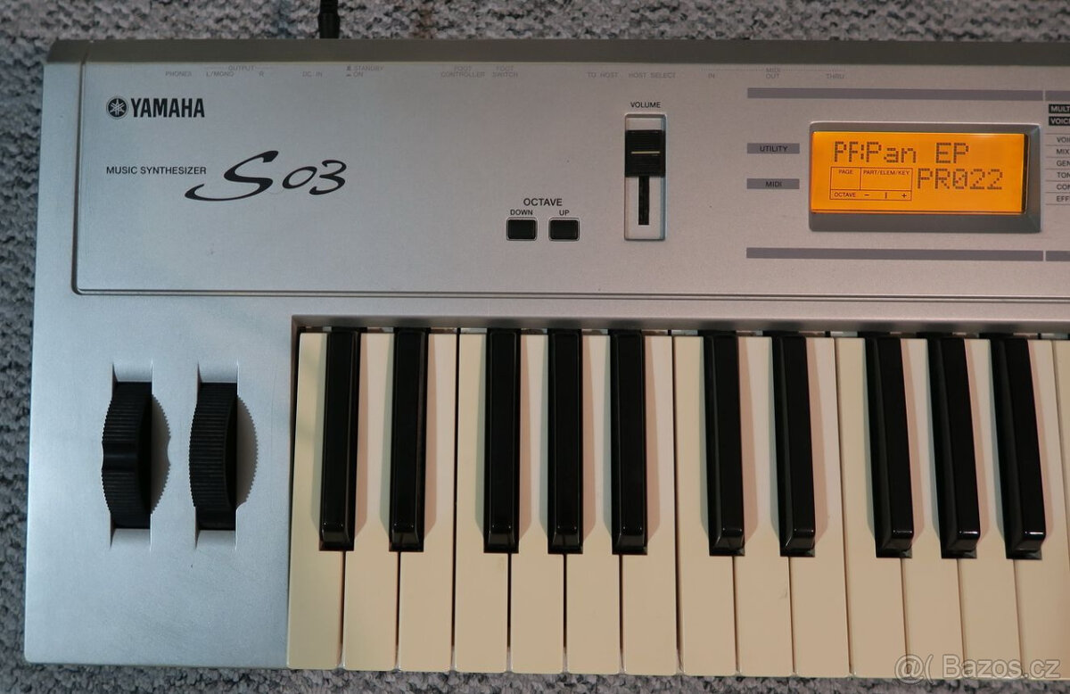 Yamaha S03 - 3