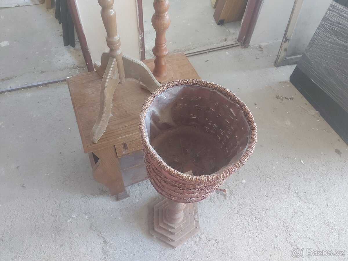 Stolek a podstavce pod květináče - 3