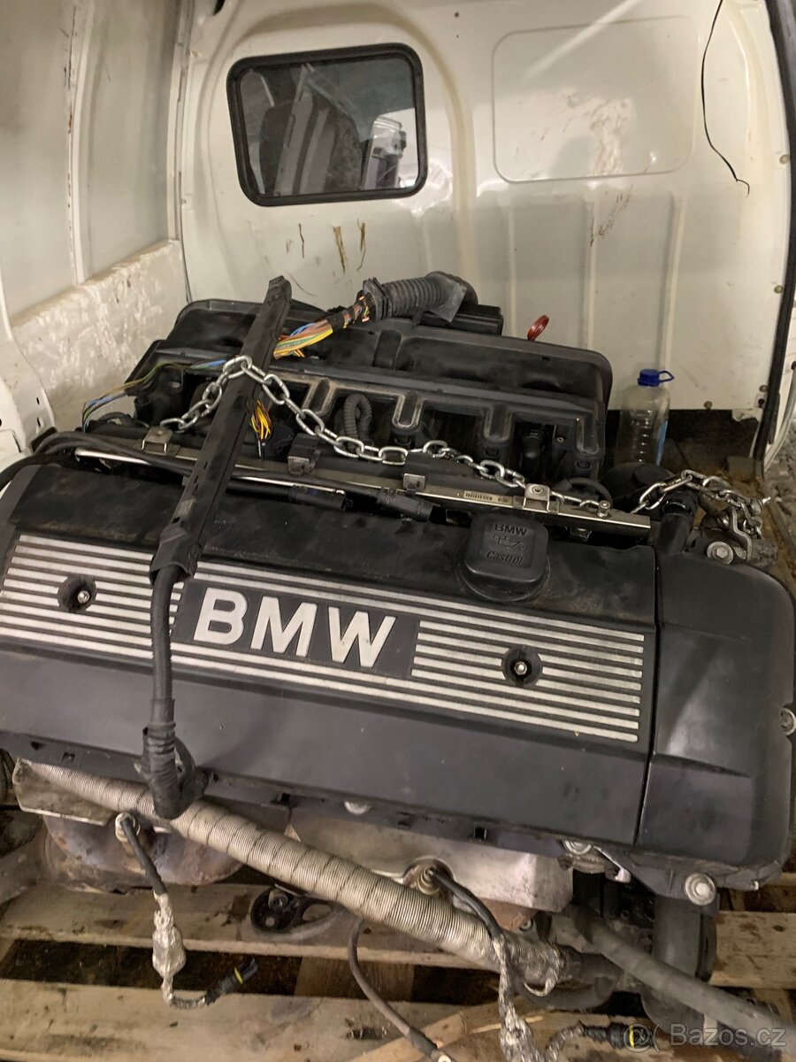 Motor m54 b25 - 3