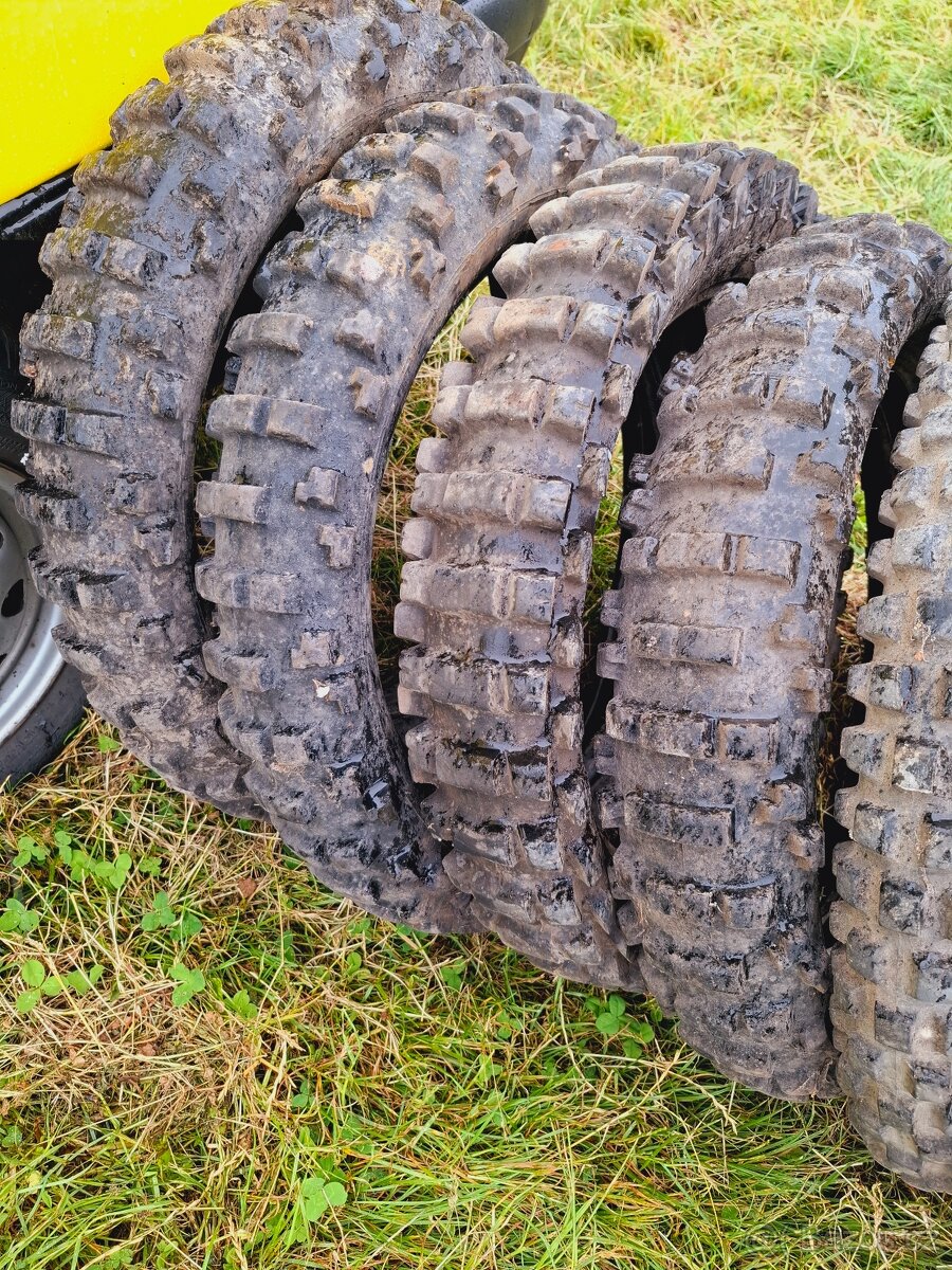 Motocrosove pneu