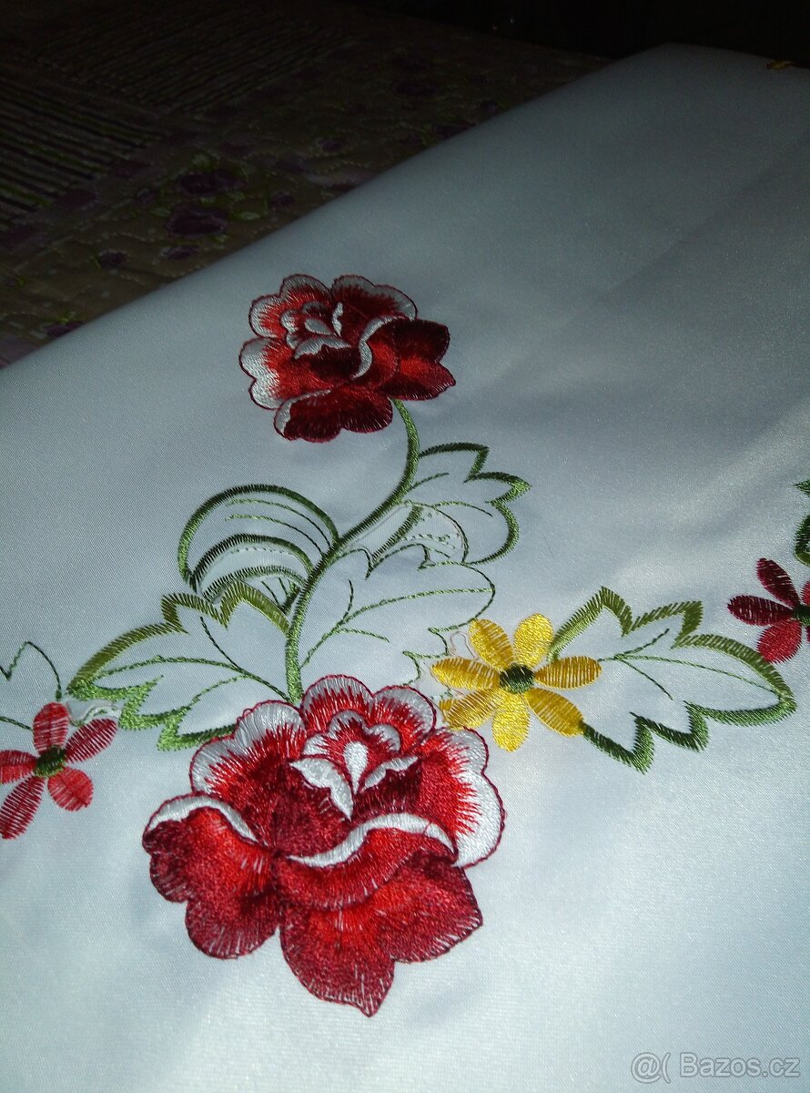 Ubrus jarní vyšívaný sváteční nový vel. 175x 132 - 3