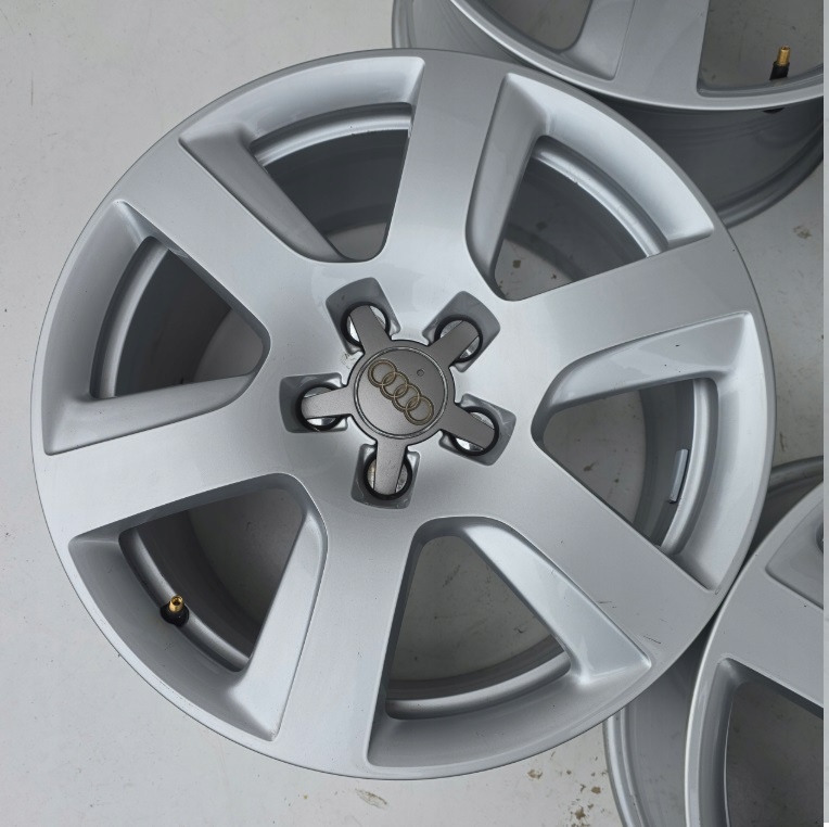 ALU KOLA AUDI A4 B6 B7 B8 B9 A6 C6 C7 Q3 17'' ET39 - 3