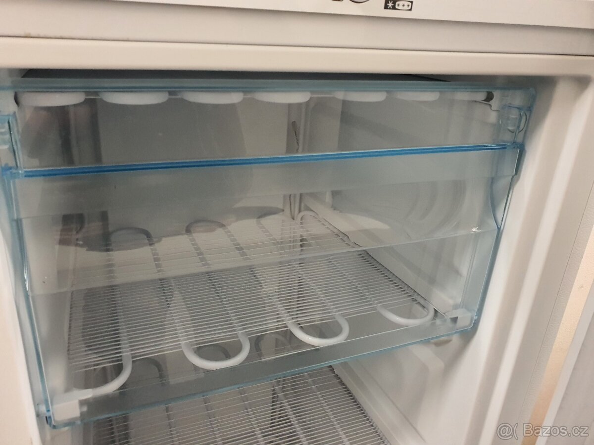 doprava, ÚSPORNÝ vysoký A++ mrazák 5 polic - 3