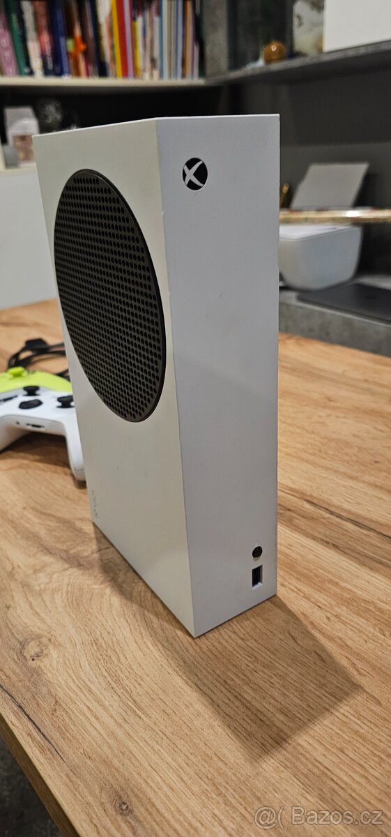 Xbox series S - 2x ovladač - 3