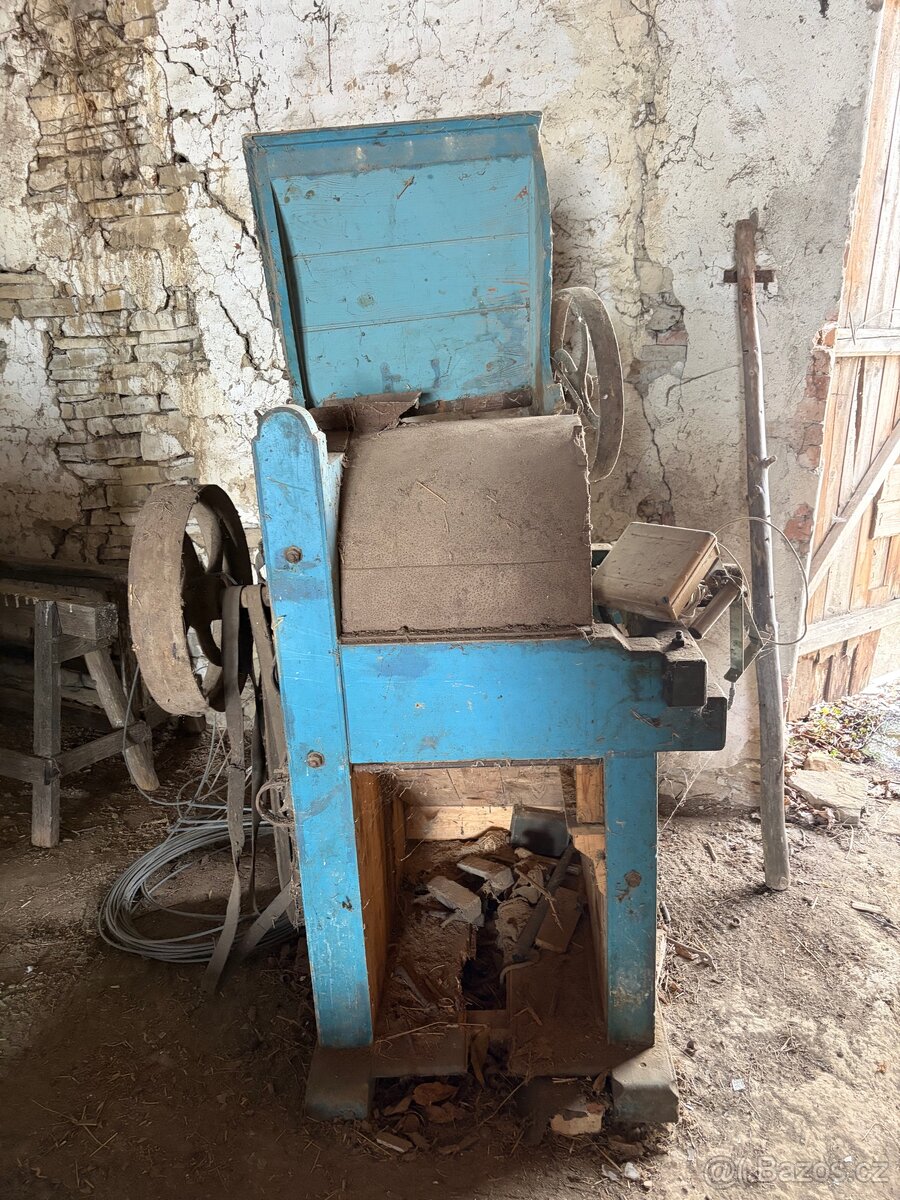 Starý šrotovník na obilí – za odvoz (Hrubá Vrbka) - 3