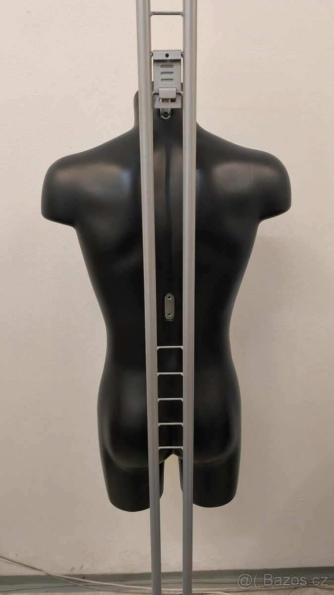 ODĚVNÍ FIGURINA - 3
