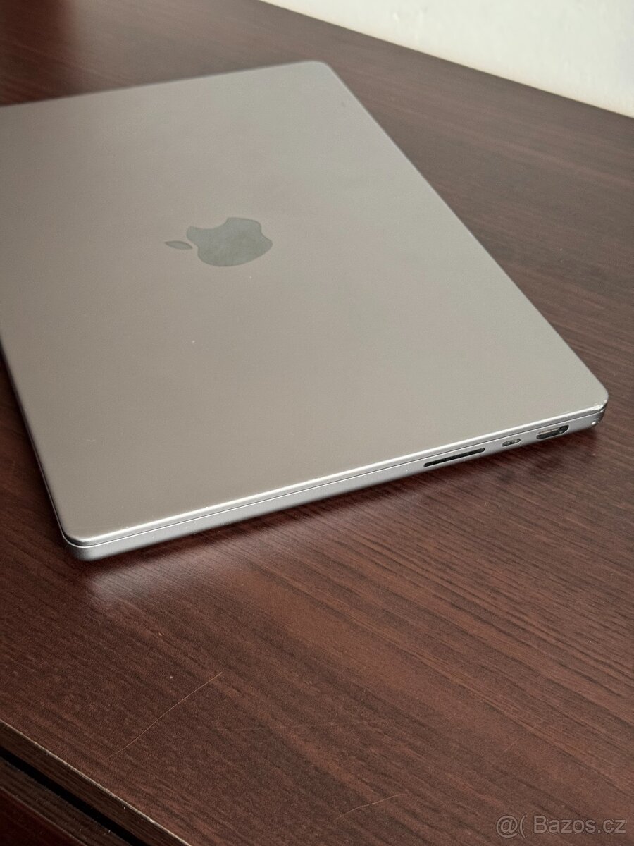 MacBook Pro 14" (2021) 16GB/512GB - nefunkční HDMI - 3