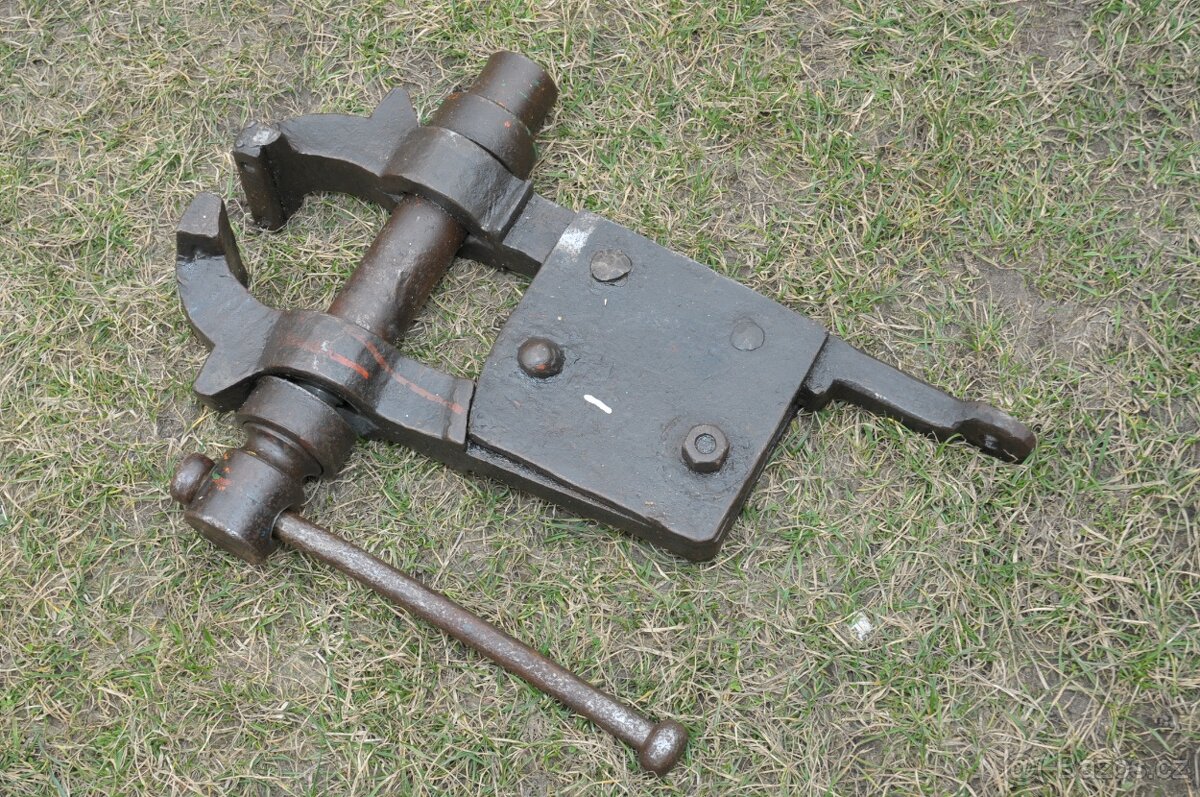 Starožitný velký kovářský svěrák - 3