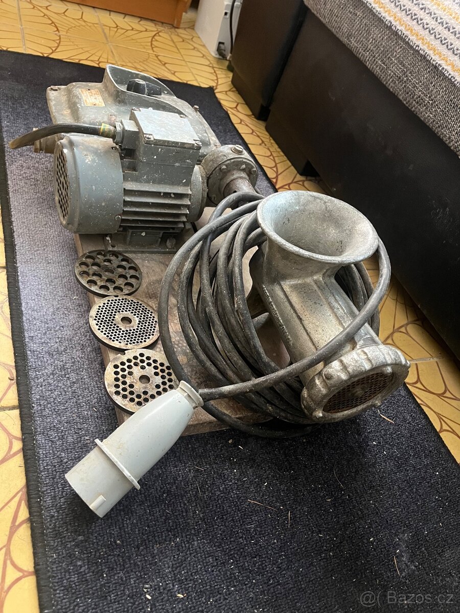 Mlýnek na maso s elektromotorem - 3