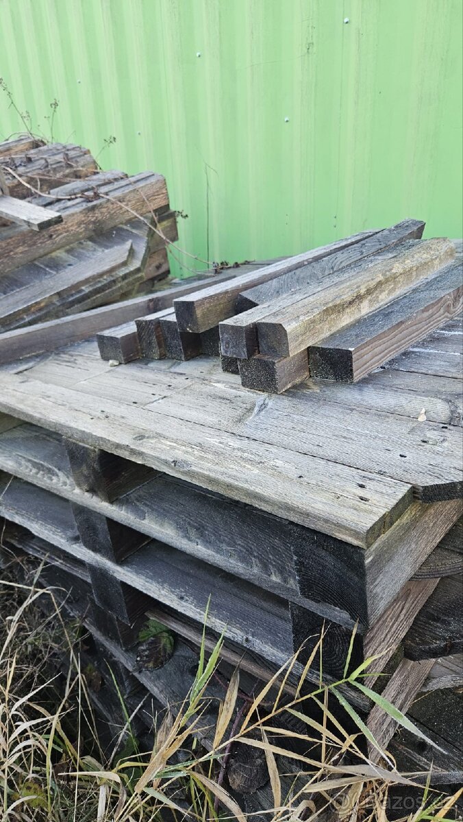 Masivní palety 1650x1650 - 3