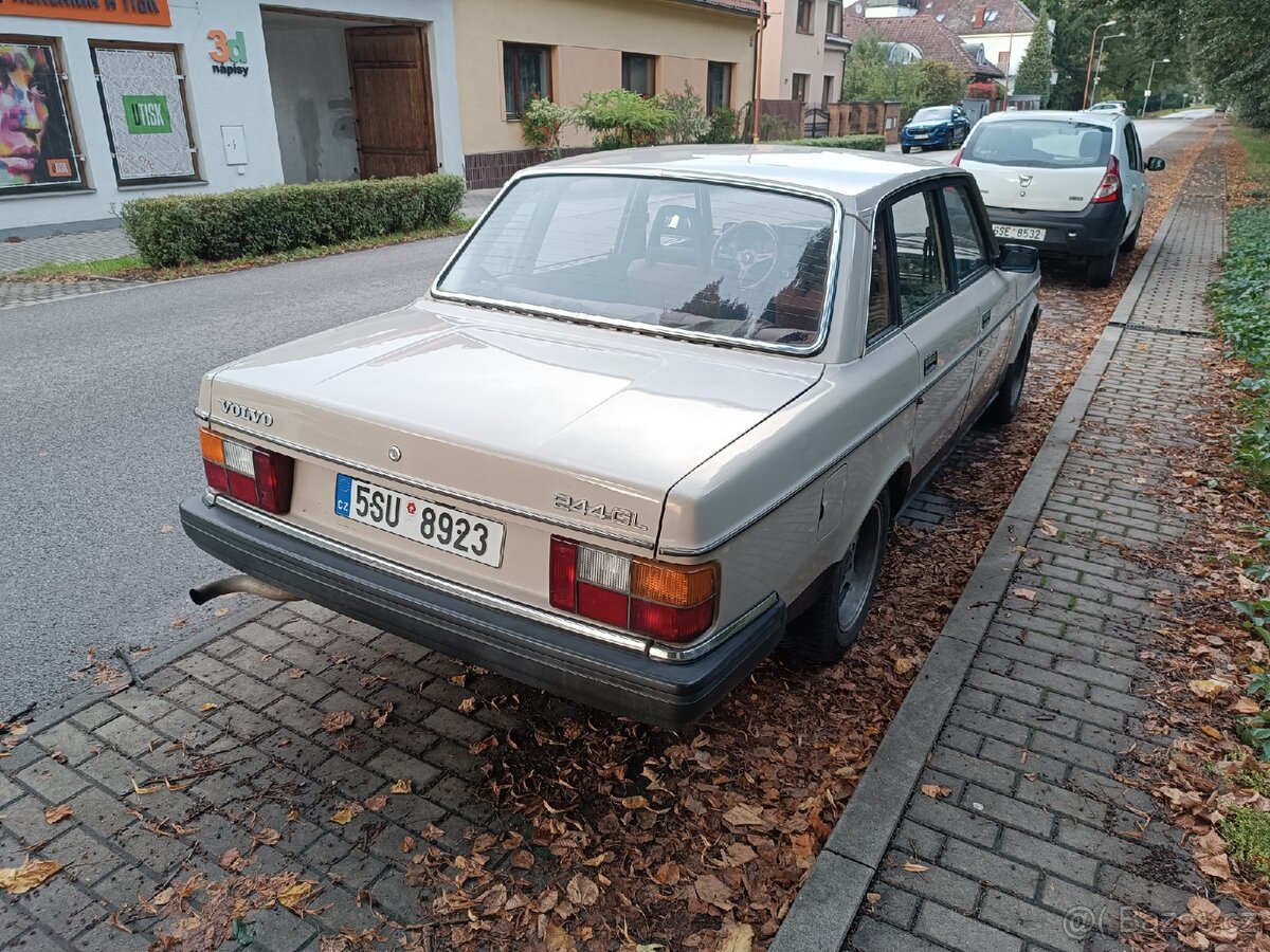 Volvo 240 - 3