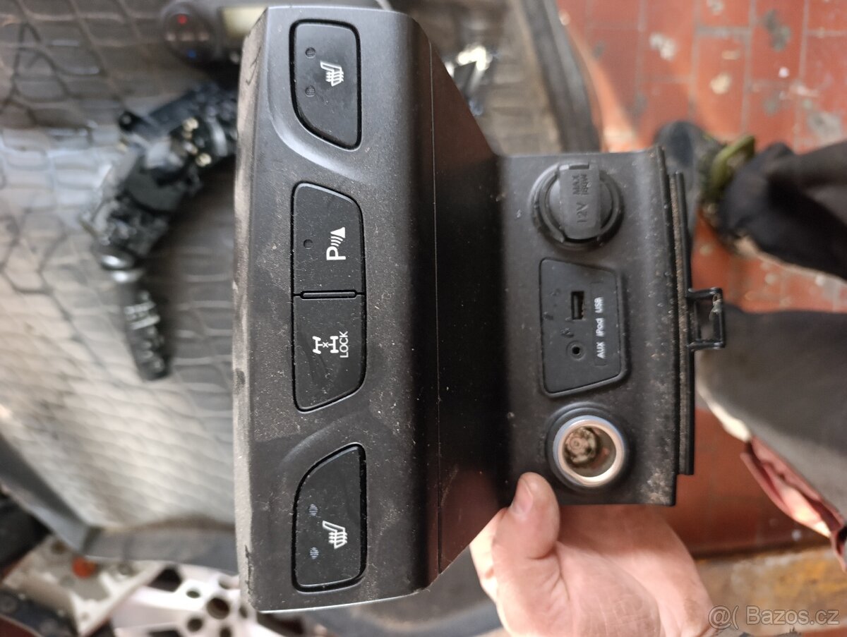 Prodám díly na Hyundai ix35 r.v.2014 - 3