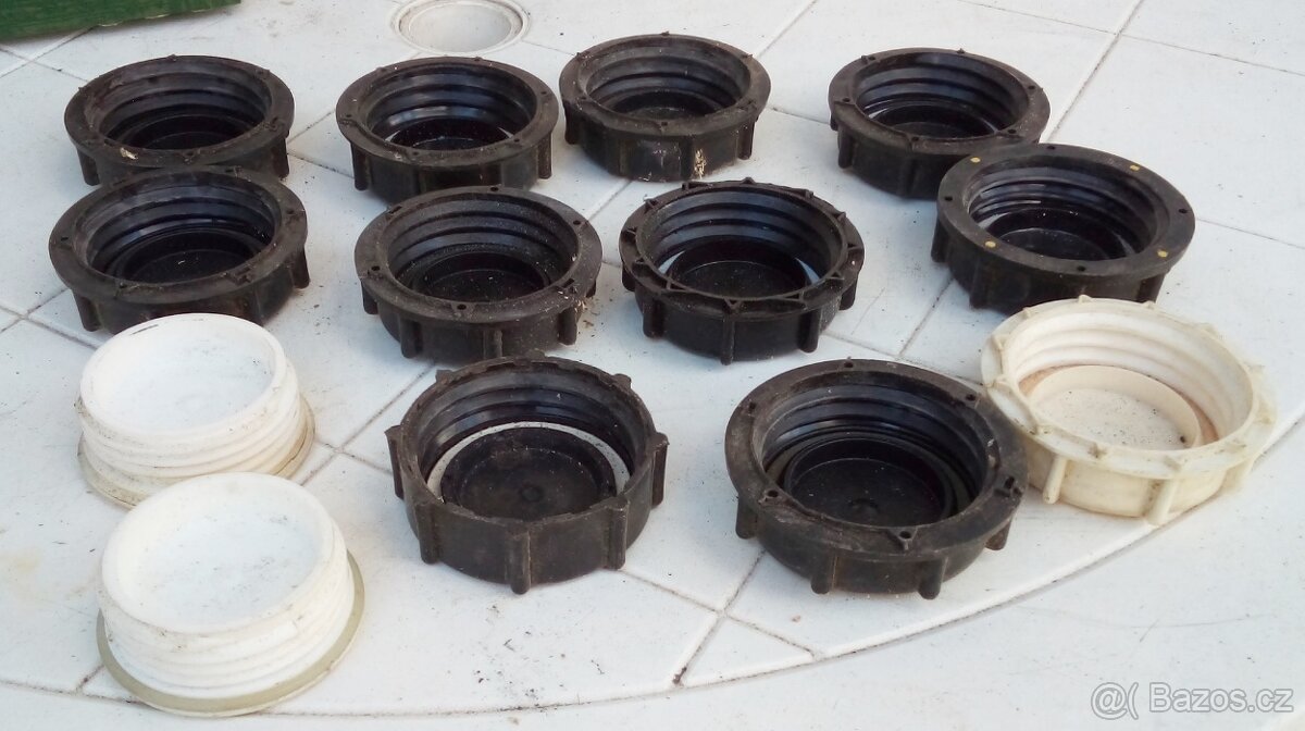 Zátky od kanystrů - 3