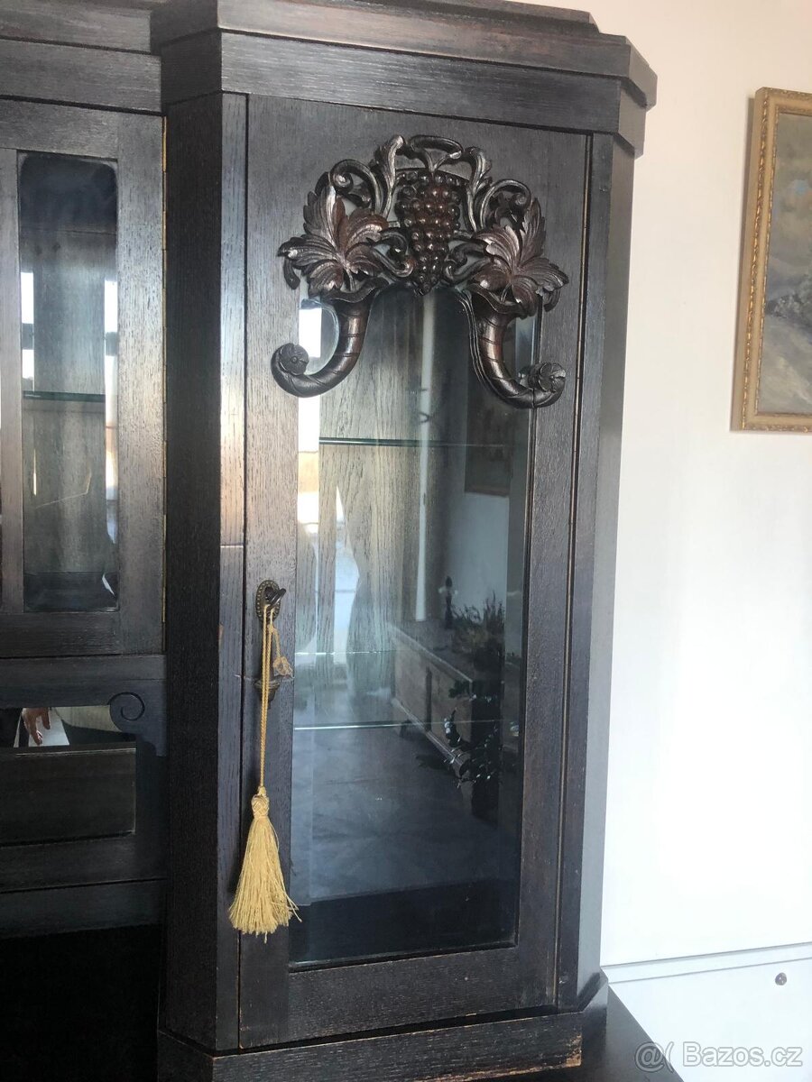 Starožitný velký kredenc - 3