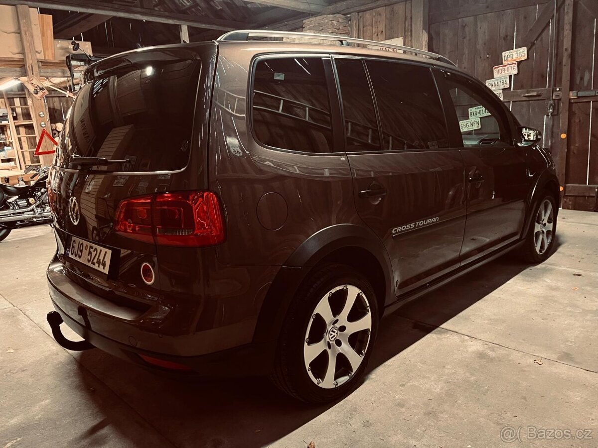 Touran CROSS - 3