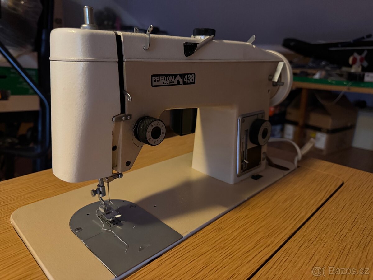 Retro skříňový šicí stroj Lucznik 438 - 3
