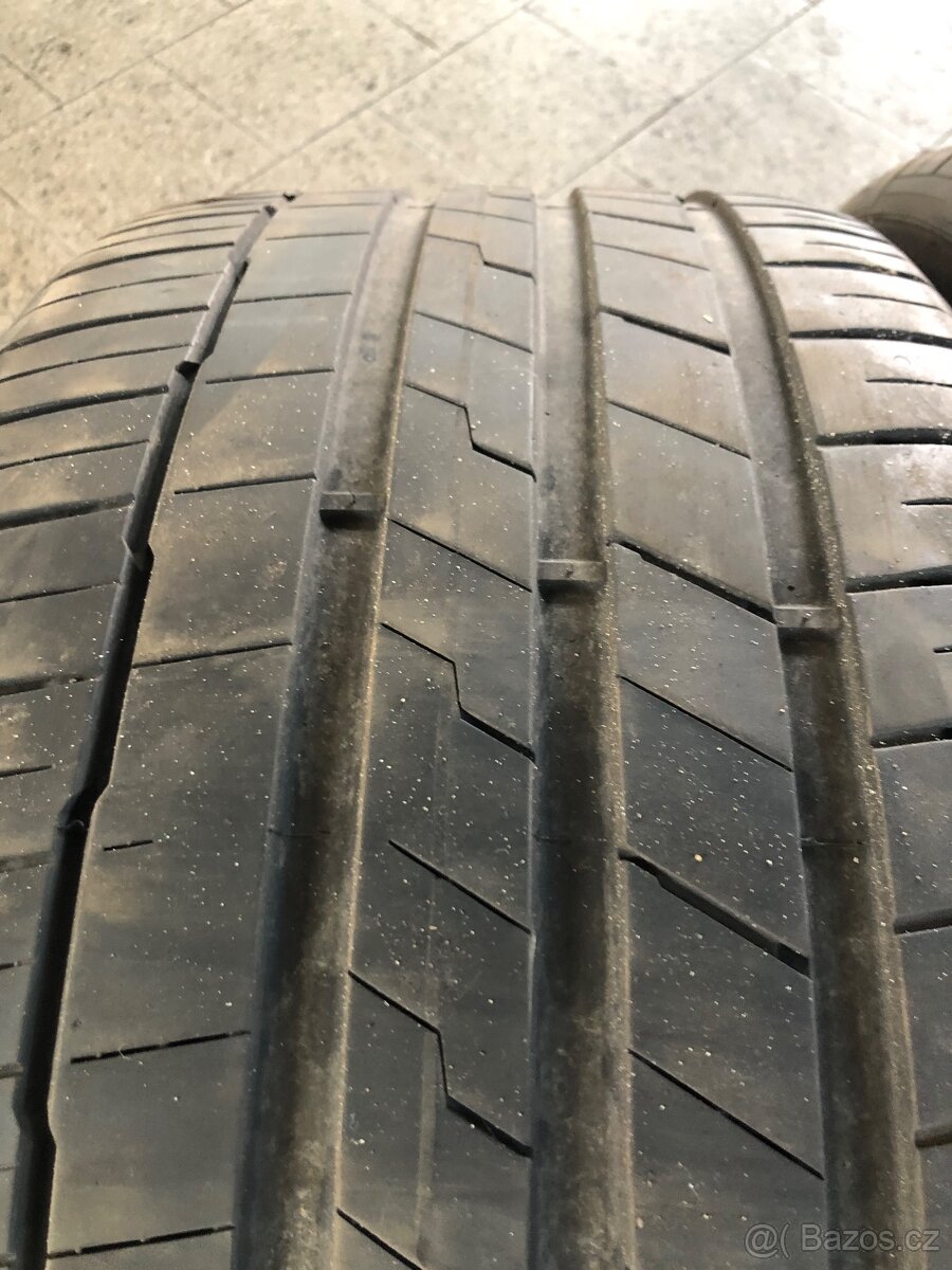 285/40/22 prodám 2ks letních pneu - 3