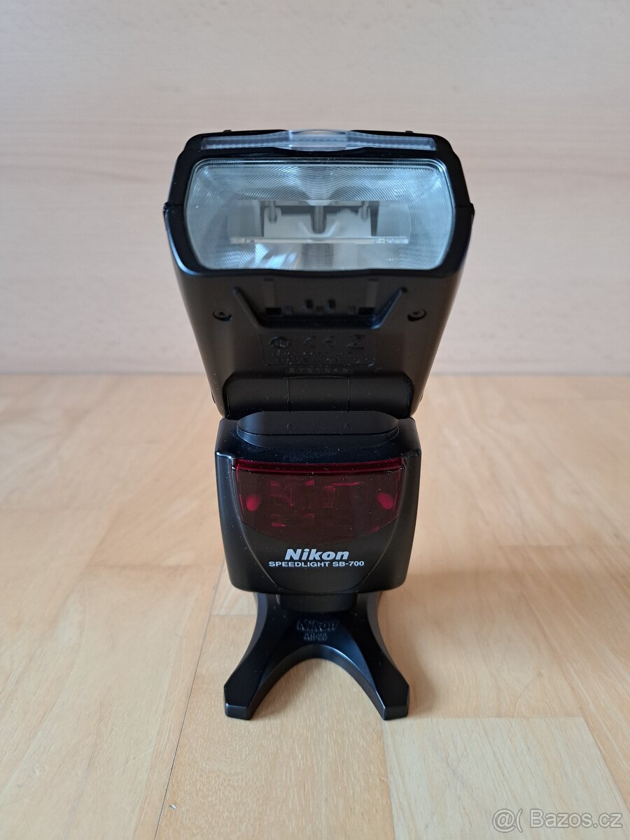 Nikon blesk SB-700 - 3