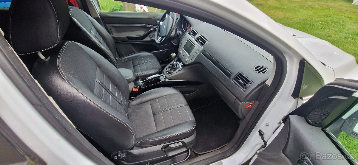 Ford Kuga - 3