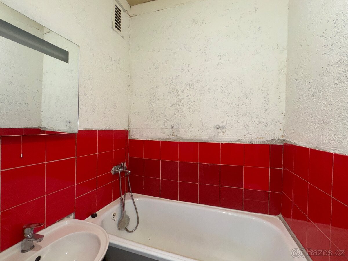 Pronajmu byt v Jirkově - 3