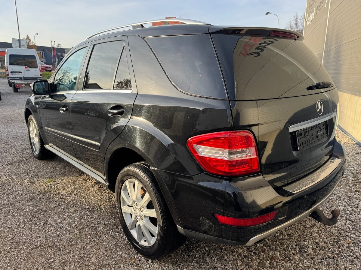 Mercedes-Benz ML 300 CDI 7G 136t km 4-Matic r.2010 - 3