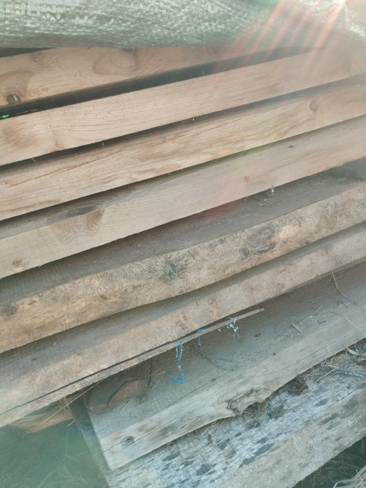 Prodám vyschlé trámy, fošny , střešní latě - 3