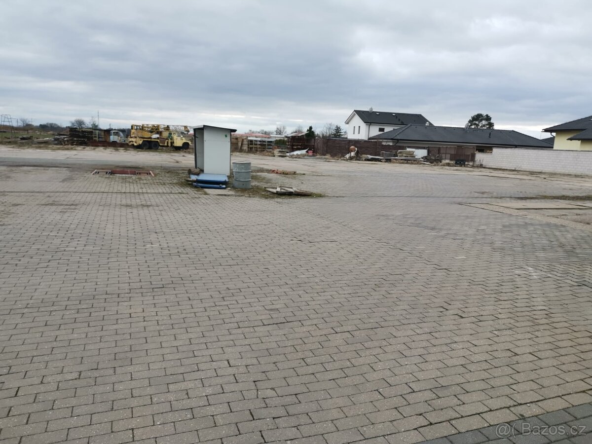 Pronájem skladovací haly 100 m2 + 70 m2 zpevněné plochy - 3