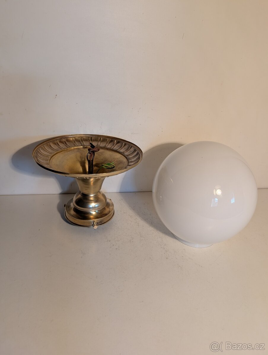 Prodám pěkný starý mosazný lustr, skleněné stínidlo z bíléh - 3