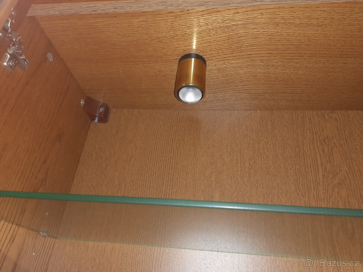 Rustikální skříňka na pověšení - 3