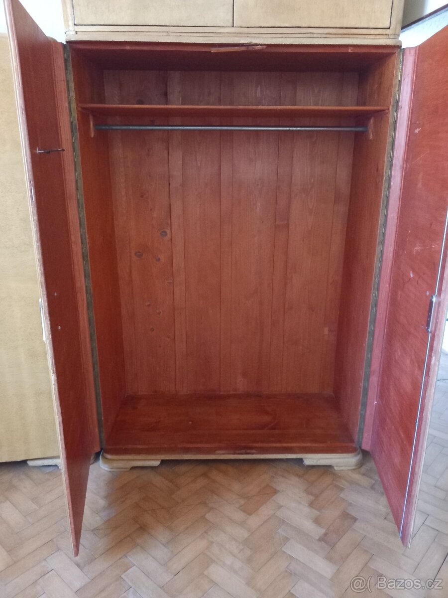retro dřevěná skříň - 3
