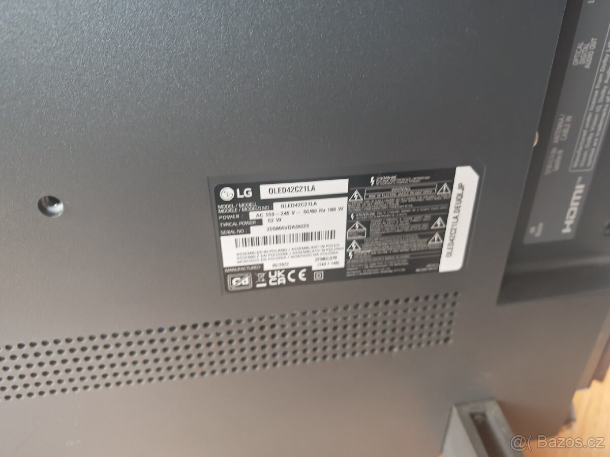 LG OLED42C2 OLED TV - 3