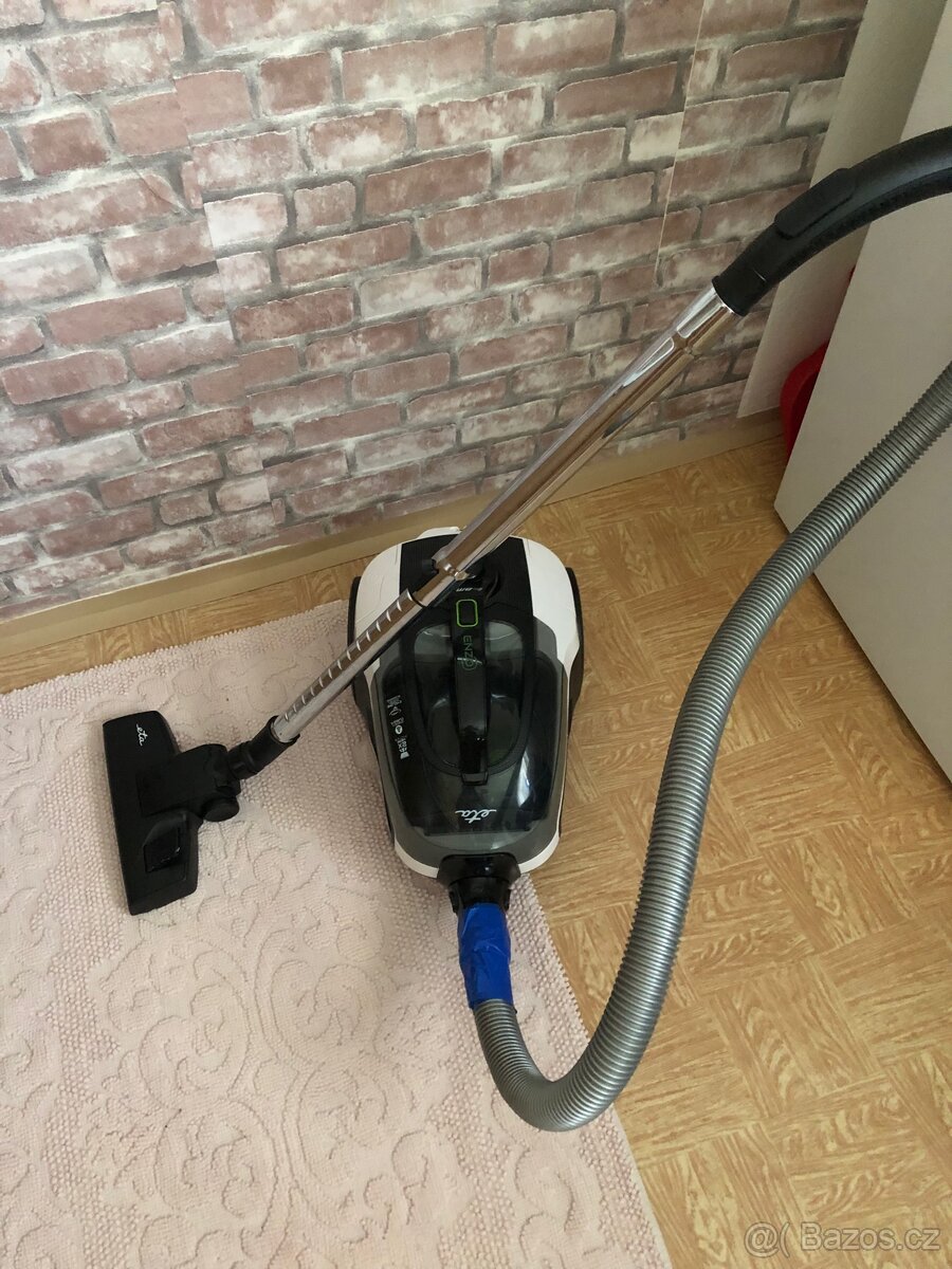 Bezsáčkovy vysavač ETA - 3