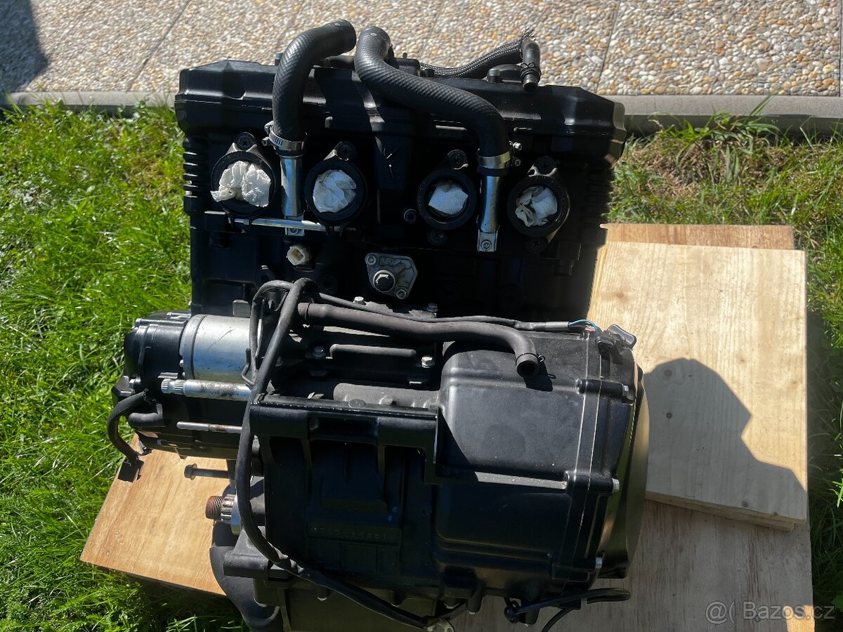 Suzuki GSF 1250 motor - 3