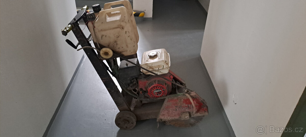 Prodám řezačku spár na asfalt + beton - 3