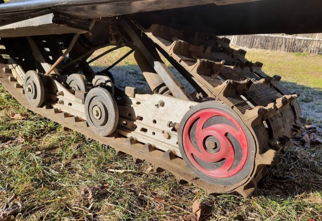 Díly pro sněžný skútr Polaris Indy 500 - 3