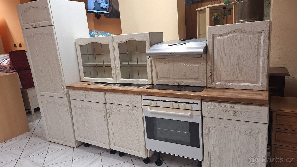 Bílá rustikální kuchyňská linka - 3