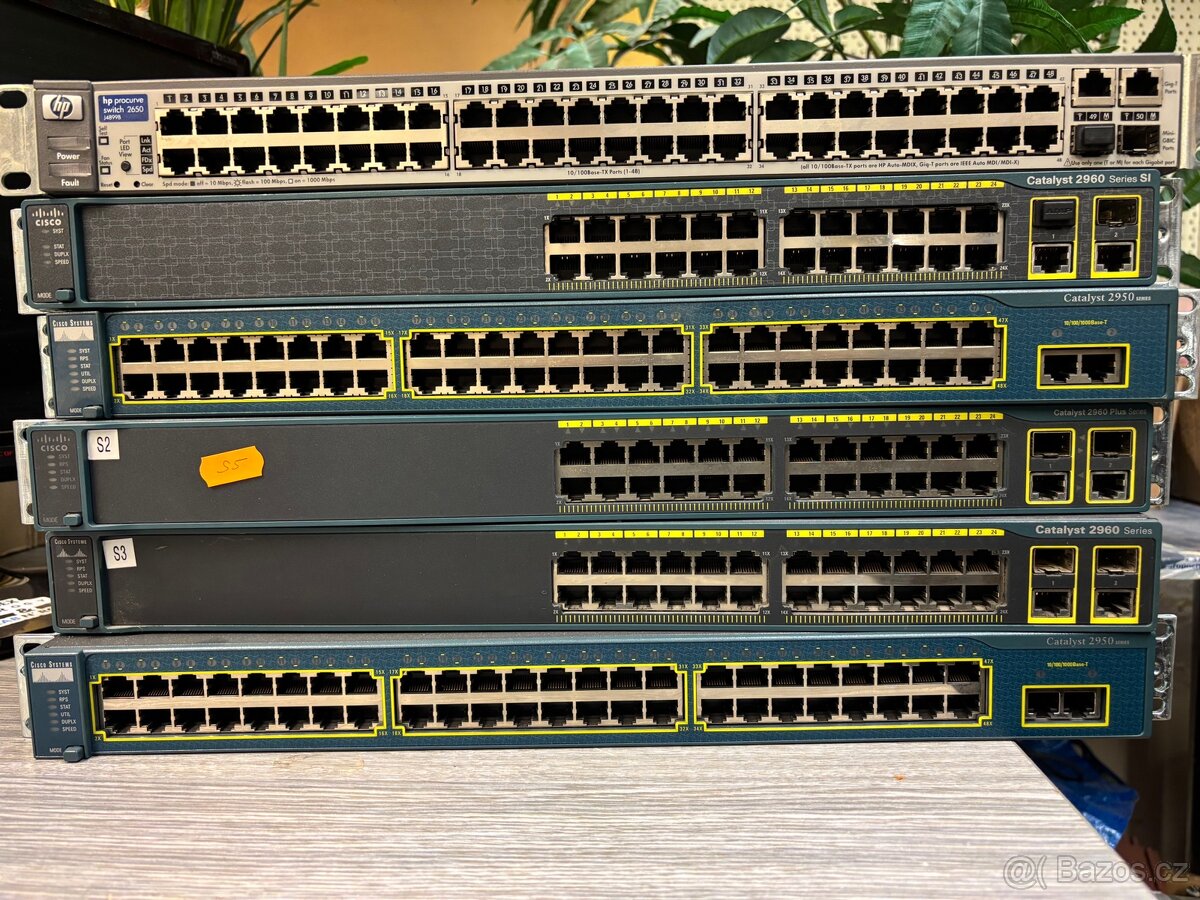 Konvolut Cisco switch a routeru + HP - 3