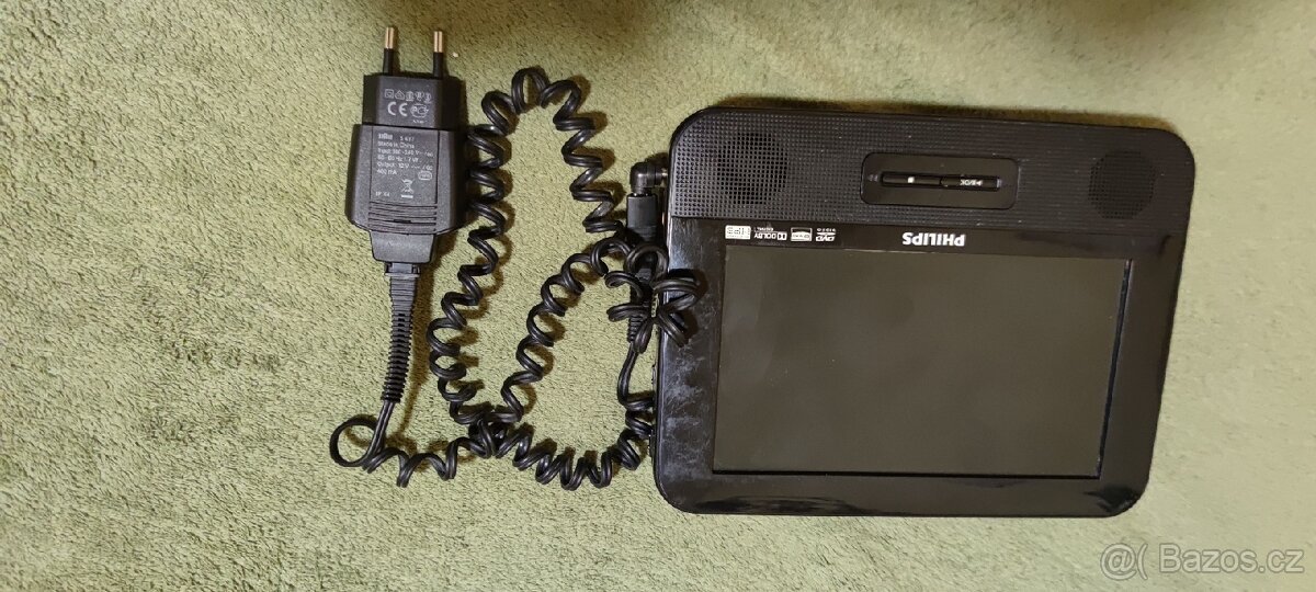 Přenosný DVD přehrávač Zn Philips model:PD7042/12 - 3