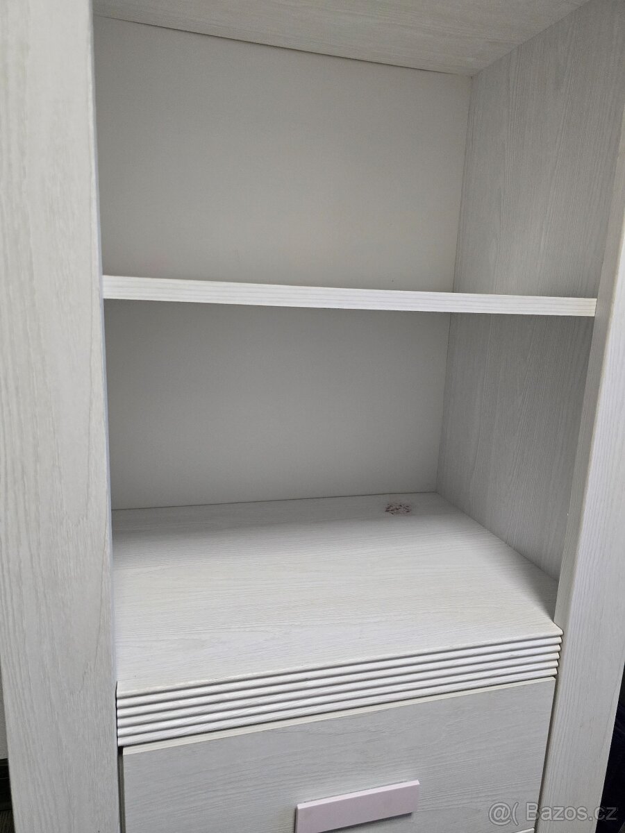 Dřevěná stěna (regál) - 3