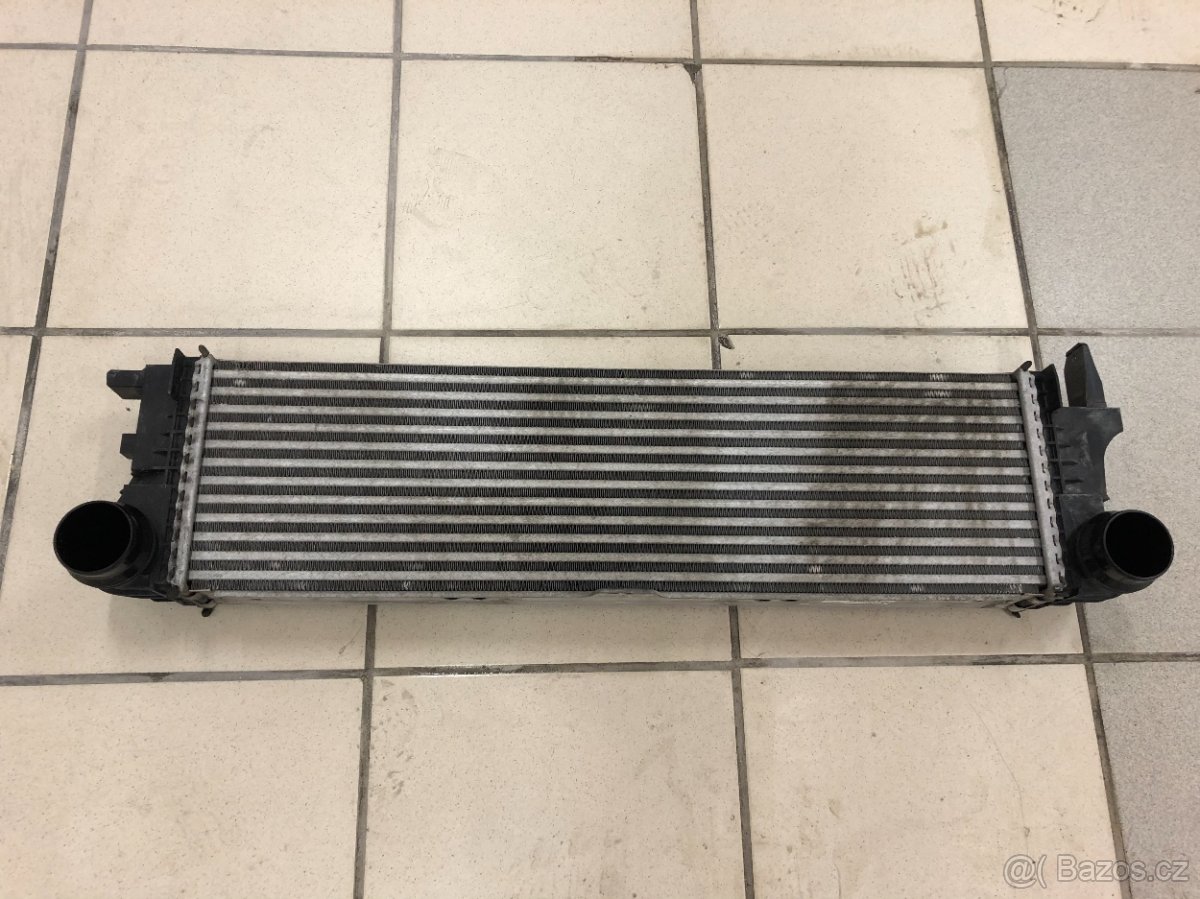 Mercedes (W447) Třída V mezichladič vzduchu A 447 501 13 01 - 3