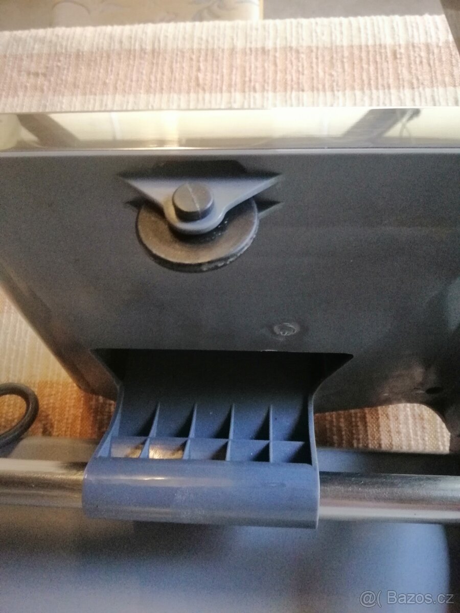 Kuchyňský elektrický kráječ - 3