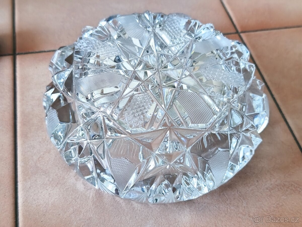 Masivní broušený popelník - 3