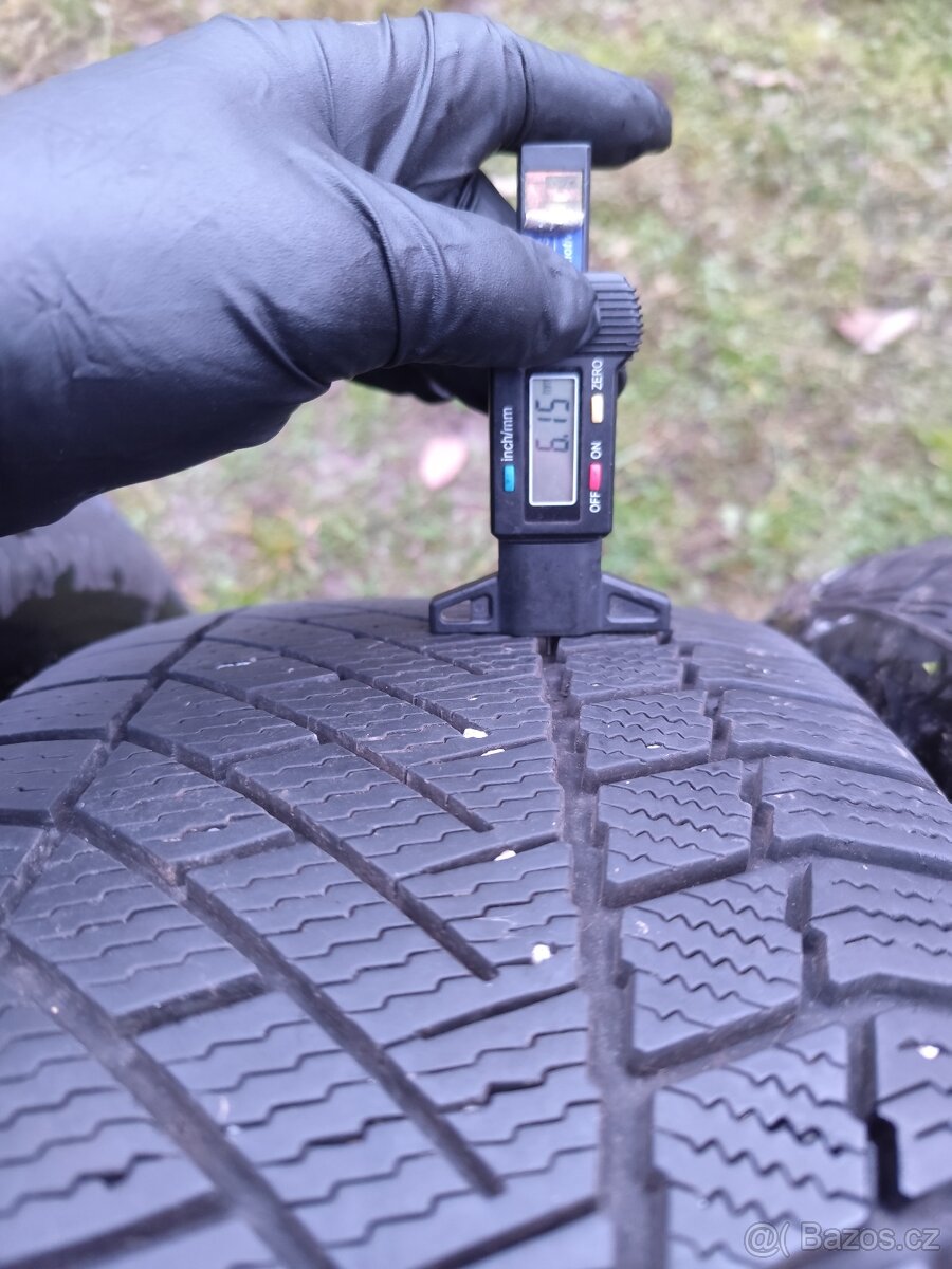Zimní pneu 235/55/17 - 3