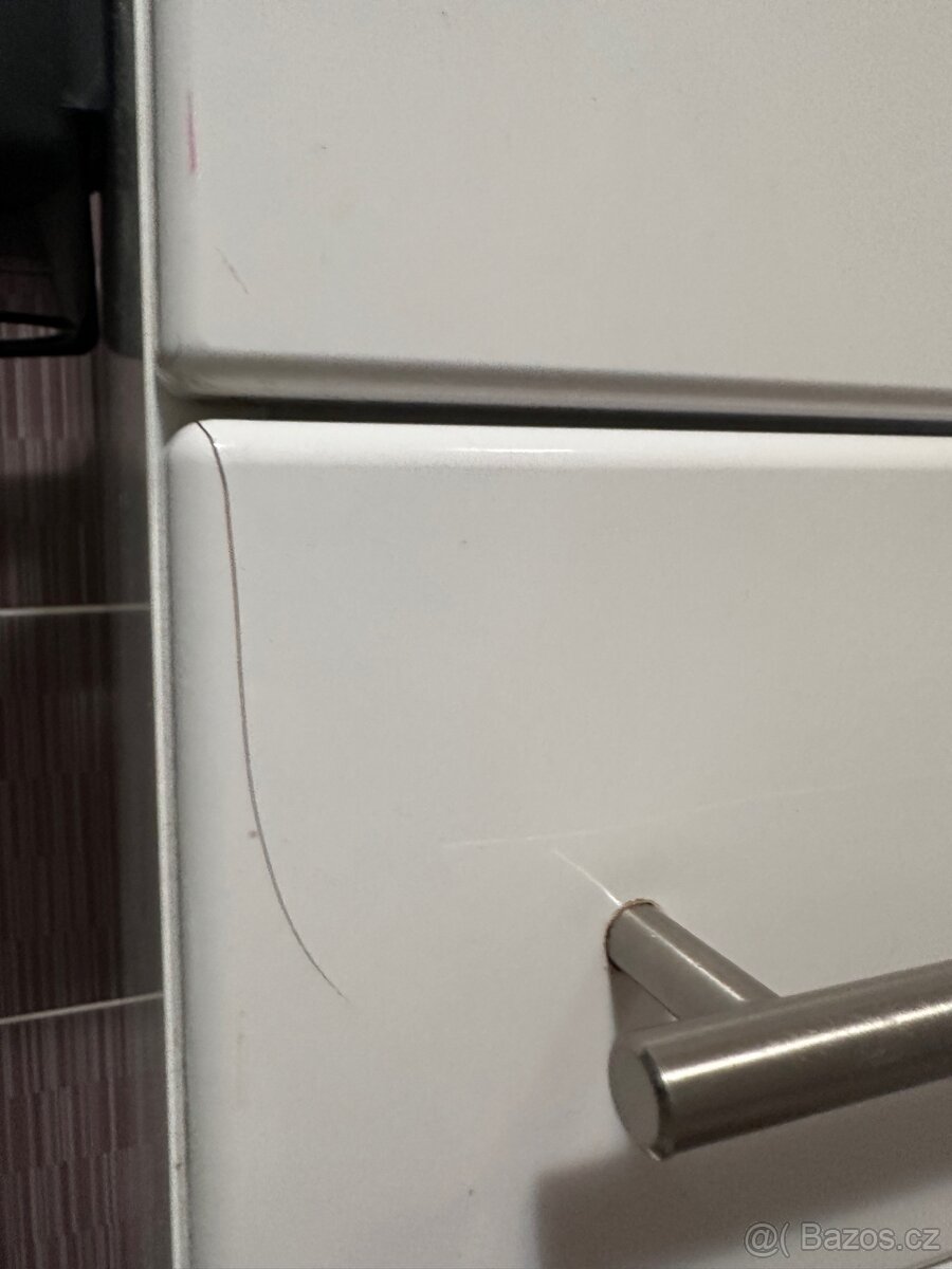 Závěsná koupelnová skříňka - 3