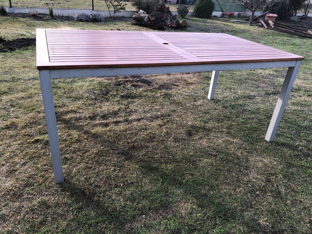 Dřevěný zahradní stůl - 3