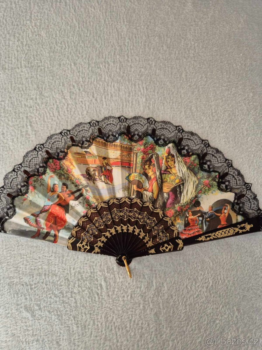 Set dvou španělských vějířů s krajkou rok 1992 - 3