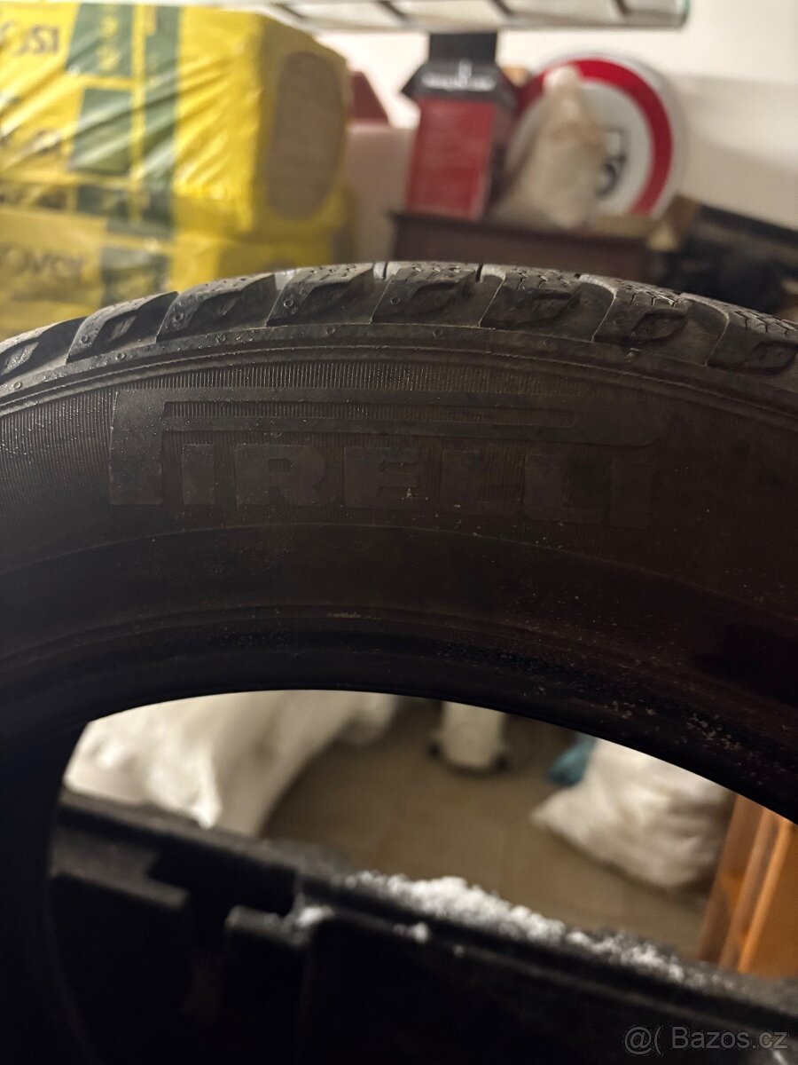 Prodám zimní pneu Pirelli 205/55 R17 - 3
