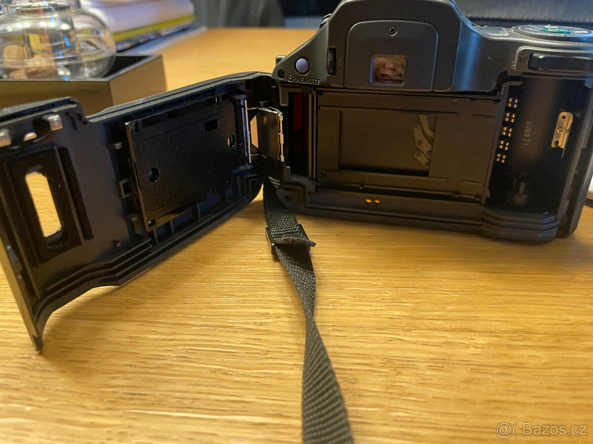 Fotoaparát na kinofilm OLYMPUS - 3