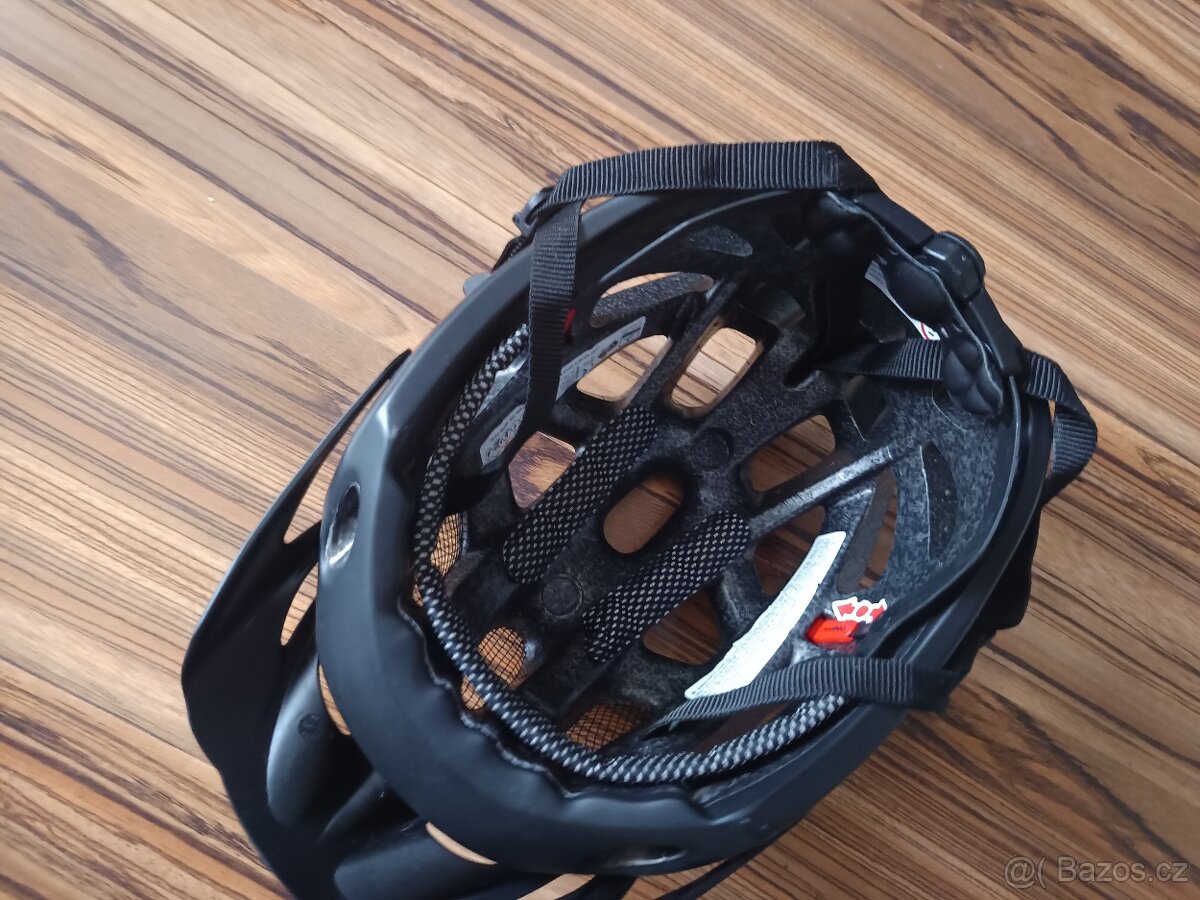 Cyklistická helma UVEX - 3