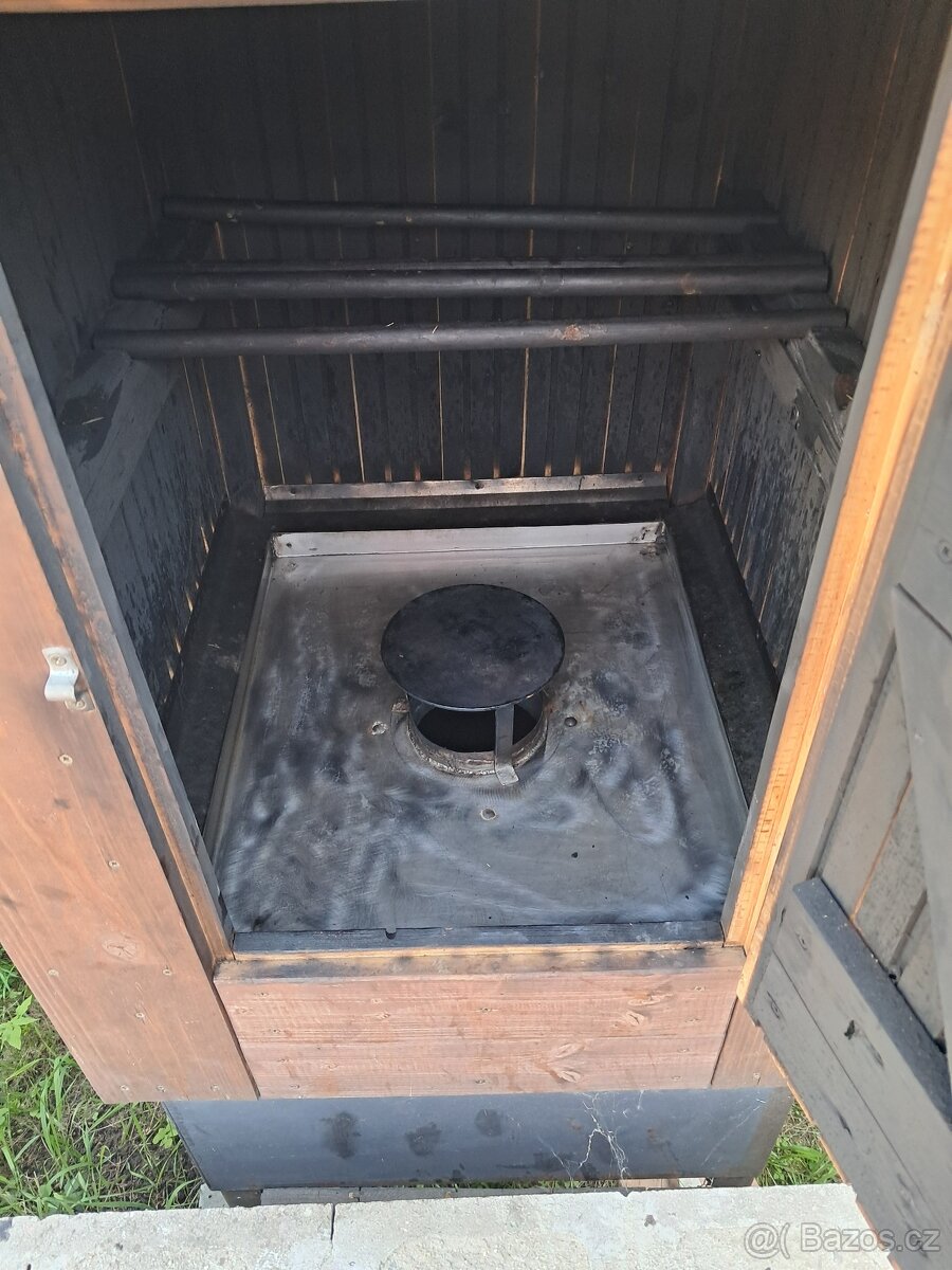 Prodám dřevěnou udírnu - 3